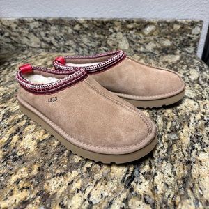 NWT and dust bag Tazzman slipper